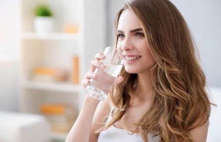 Польза употребления питьевой воды натощак. Почему нужно пить воду сразу после сна